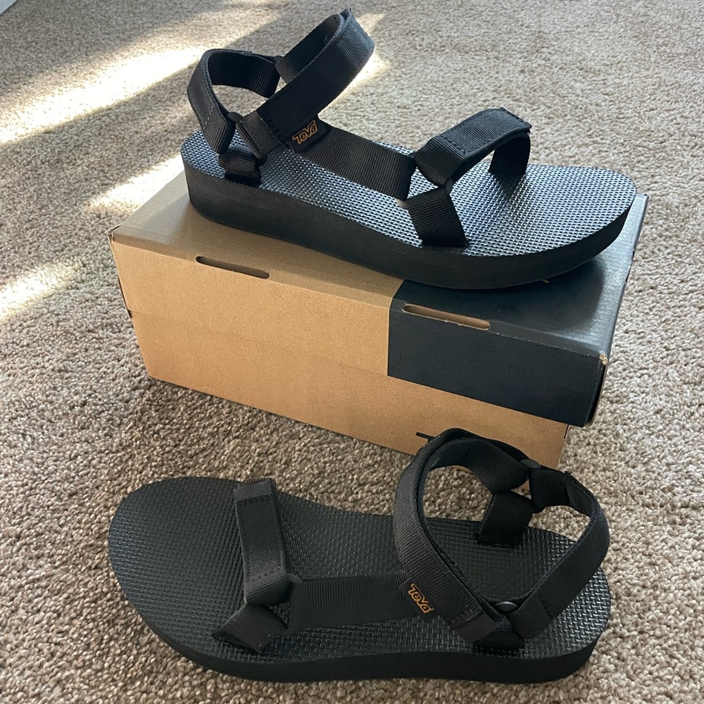 NWT Teva - Midform Black Sandals